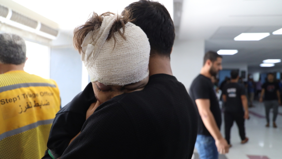 Palästinensische Gebiete: Im Al-Shifa-Krankenhaus Gaza verletztes Kind