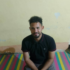 Sudan: Mohamed Alaa Aldeen auf Bett sitzend