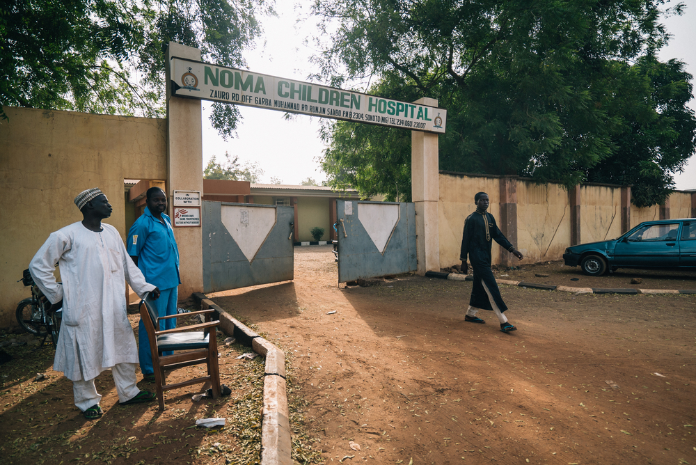 Der Haupteingang des Noma-Krankenhauses in Sokoto, im Nordwesten Nigerias.