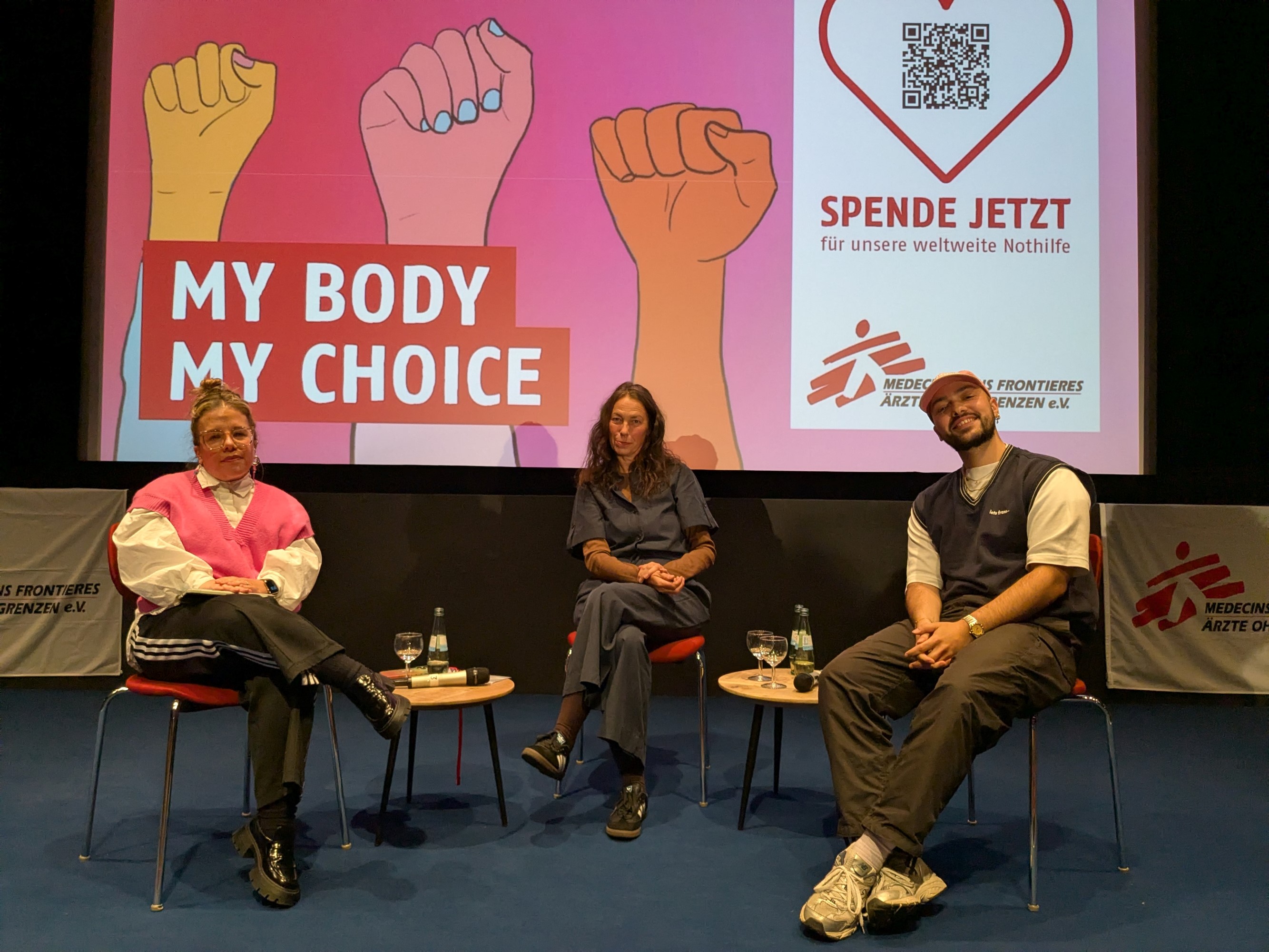 Foto mit Ninia LaGrande, Anja Bezold und Mertcan Usluer