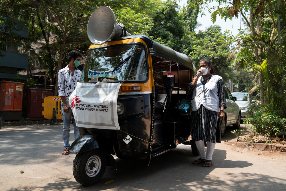 Informationsverbreitung zu Covid-19 über Megaphon in Indien