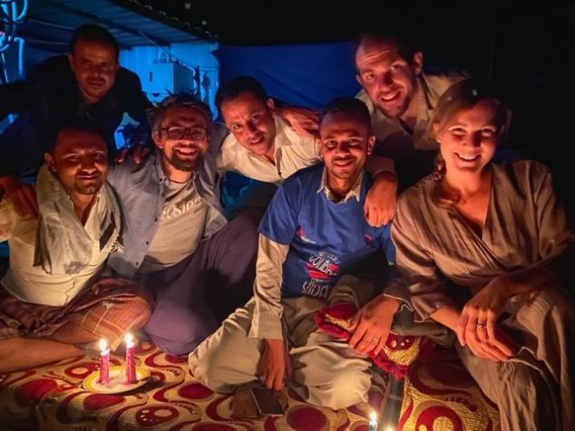 Annette Werner auf einem Gruppenfoto mit ihren Kolleg*innen im Jemen