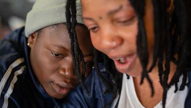 Zwei Frauen gerettet aus Seenot an Bord der Geo Barents