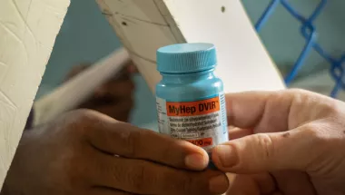 Im Geflüchteten Camp Cox Bazar in Bangladesch behandeln wir Menschen mit Hepatits C.