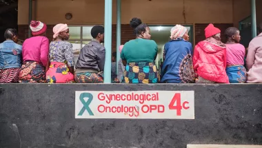 Patientinnen im Wartezimmer der Station für Gebärmutterhalskrebs 