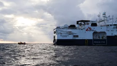 Das Rettungsschiff Geo Barents von Ärzte ohne Grenzen auf dem Mittelmeer