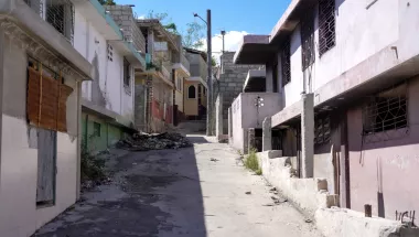 Haiti - Blick auf eine leere Straße in Port-au-Prince