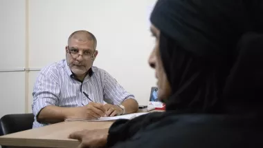 Psychiater spricht mit Patientin