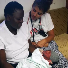 Baby Geburt Mittelmeer Seenotrettung
