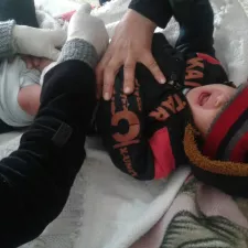 Impfung im bombardierten Gesundheitszentrum Mischmischan