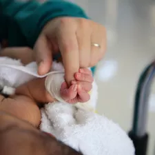 Neugeborenes im Al Jamhouri Krankenhaus Jemen