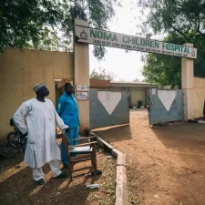 Der Eingang des Noma-Kinderkrankenhauses in Sokoto, im Nord-Westen Nigerias