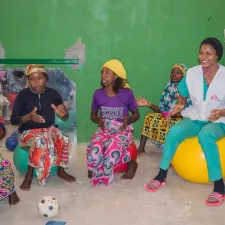 Patientinnen während ihrer Rehabilitation im Regionalkrankenhaus in Jahun, Nigeria