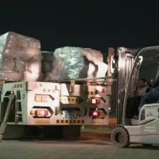 Ein erster  Konvoi konnte endlich viel gebrauchtes Material nach Syrien bringen.