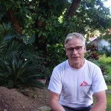 Arzt Tankred Stöbe in Garten
