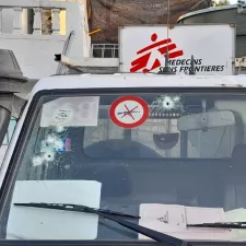 Zerschossene Windschutzscheibe eines Autos