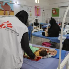 Mangelernährung im Jemen: Der sechsjährige Ali Amin wird im Krankenhaus in Abs versorgt
