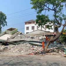 Myanmar Erdbeben: Geröll und Trümmer von Gebäuden