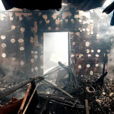 Haus nach Beschuss in Mariupol, Ukraine