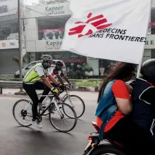 Mehr als 200 Radfahrbegeisterte in Indien fuhren 25 Kilometer, um uns zu unterstützen. Spendenfahrt per Rad in Indien
