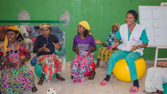 Patientinnen während ihrer Rehabilitation im Regionalkrankenhaus in Jahun, Nigeria