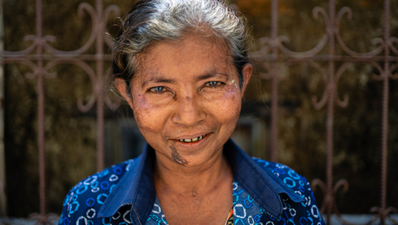 Portrait: Daw Than Than, Bewohnerin des Ghettos Aung Mingalar, Myanmar