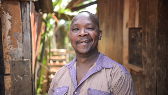 Portraitaufnahme eines 41-jährigen Mannes aus Kenia 