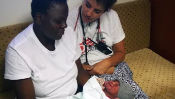 Baby Geburt Mittelmeer Seenotrettung