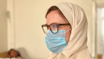 Kinderärztin Annette Werner im Krankenhaus im Jemen