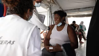 Eine Patientin teilt ein Lächeln mit unseren Psycholog*innen