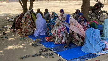 Traditionelle Geburtshelferinnen nehmen an unserem Ausbildungsprogramm teil.