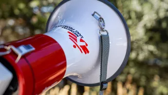 Mikrofon mit Logo von Ärzte ohne Grenzen