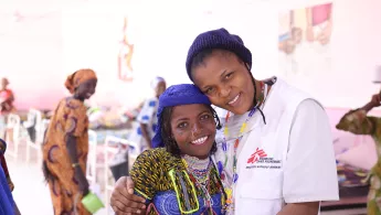 Unity Enuebuke mit Patientin Halima Umaru