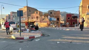 Menschen in Amizmiz schlafen im Freien, aus Angst vor einstürzenden Häusern. Marokko: Die Stadt Amizmiz ist betroffen.