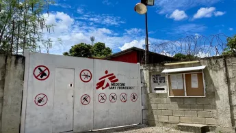 Krankenhauseingang in Port-au-Prince. 