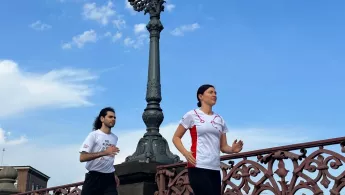 2 Mitarbeiter*innen von uns trainieren für den Halbmarathon.