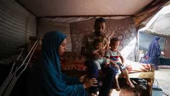 Die Lebensbedingungen im Gazastreifen machen krank. Eine Familie in einem Zelt