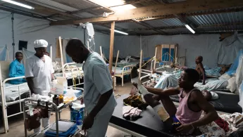 Verwundete erholen sich von OP im Krankenhaus in Masisi, D.R. Kongo