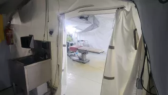 Ein Operationssaal im Zelt