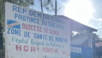 Schild, das Gesundheitsbezirk Minova anzeigt