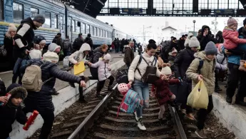 Vertriebene am Bahnhof in Lwiw