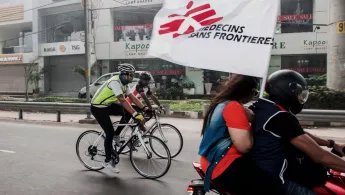 Mehr als 200 Radfahrbegeisterte in Indien fuhren 25 Kilometer, um uns zu unterstützen. Spendenfahrt per Rad in Indien