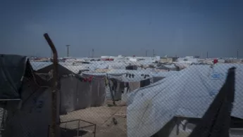 Zeltstadt auf sandigem Untergrund