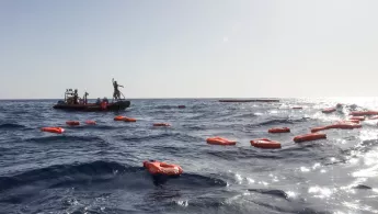 Sea Watch Mittelmeer Rettungsweste Solidarität