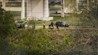 US-Polizei stoppt Migranten an der Grenze