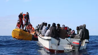 Rettung 30 Menschen Glasfaserboot