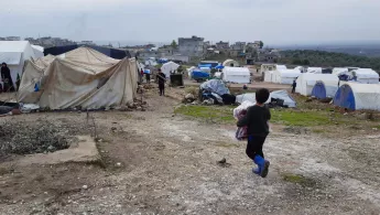 Konflikt in Idlib, Syrien, zwingt Menschen zur Fucht, wir leisten Hilfe in Syrien