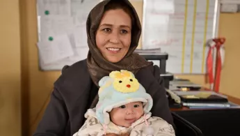 Ärzte ohne Grenzen Weltfrauentag Afghanistan Geburt Sterberate Kinder Video
