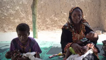 Mutter aus Bokoro und Kinder