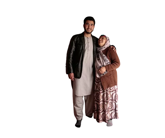 Paar steht nebeneinander